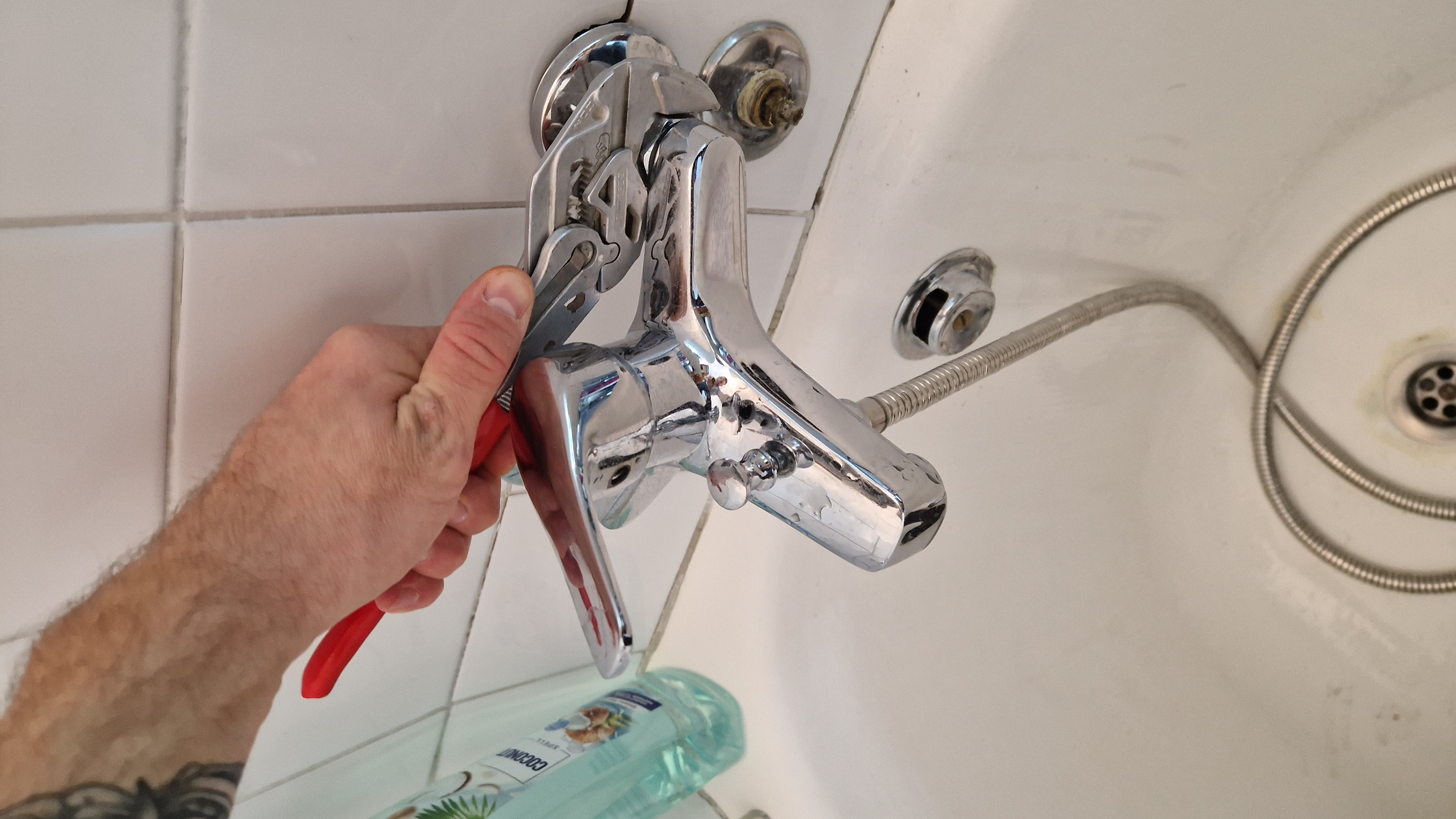 Zamjena slavine i kade Zagreb – nova armatura i tuš garnitura